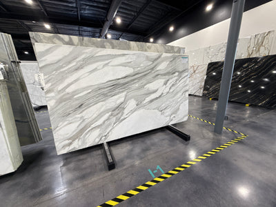 MARBLE CALACATTA OMG POLISHED SLAB 3/4 123 x 72