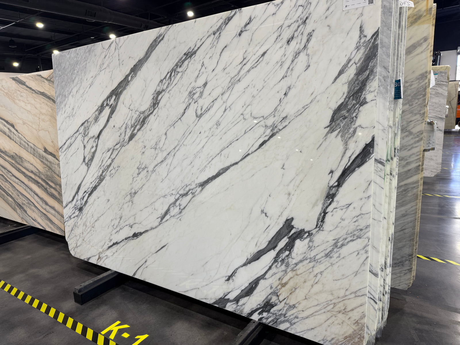 Marble Slab Tilehouz Arabescato Corchia Extra for countertops, white with bold gray veins, 113x78