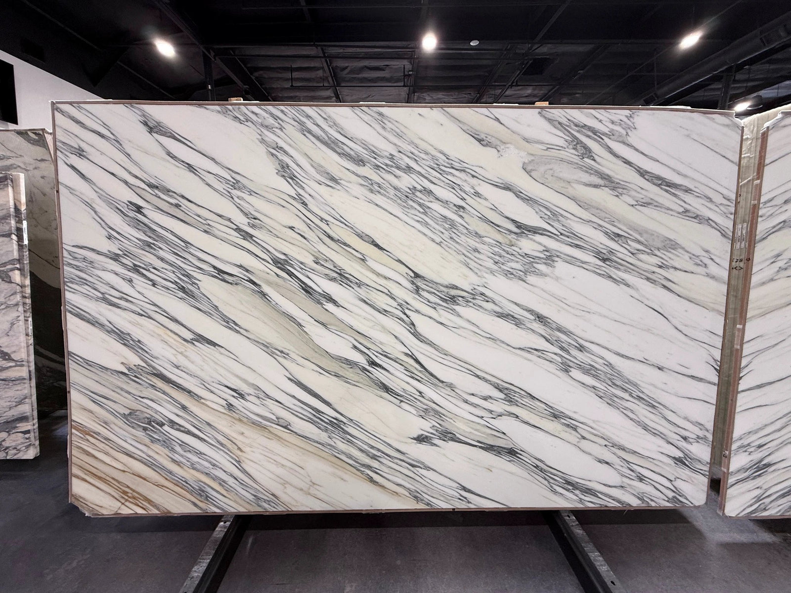 Arabescato Corchia marble slab by Tilehouz, honed finish, 116 x 71 for countertops
