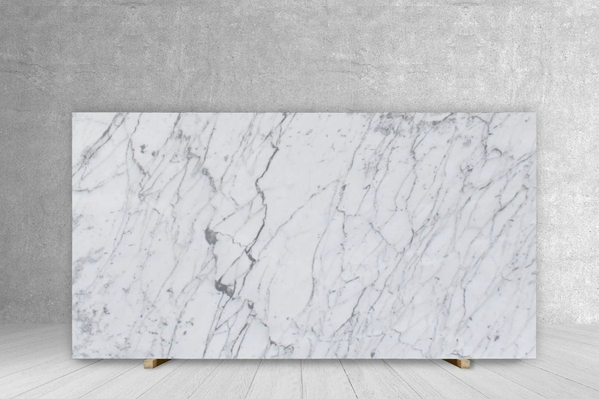 Marble slab Tilehouz Bianco Gioia, extra polished, white with gray veining, 115x77 cm, on wooden supports