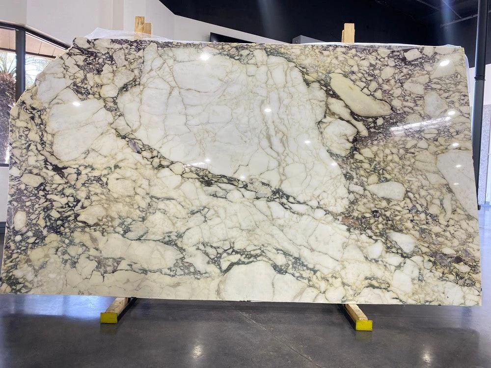 Marble slab Calacatta Viola Supreme, polished finish with cream background and dark veining, 124 x 70