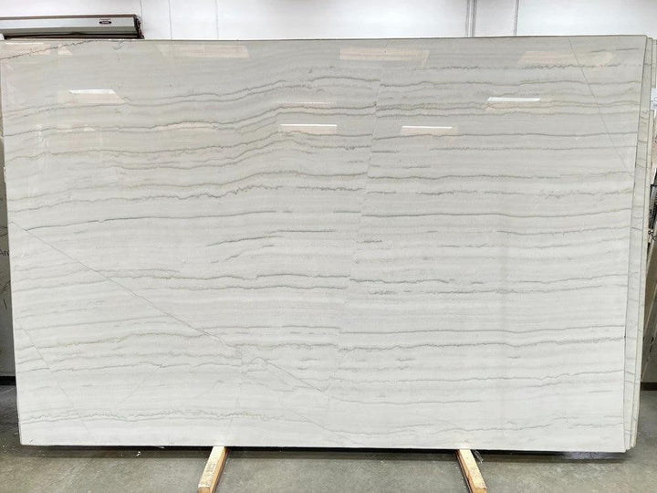 Quartzite slab Calacatta Macaubas polished countertop 121x80, white with gray veining, Tilehouz